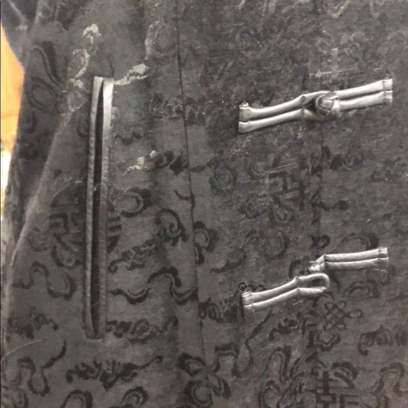 Tung On - Coat - Picture 4 of 5